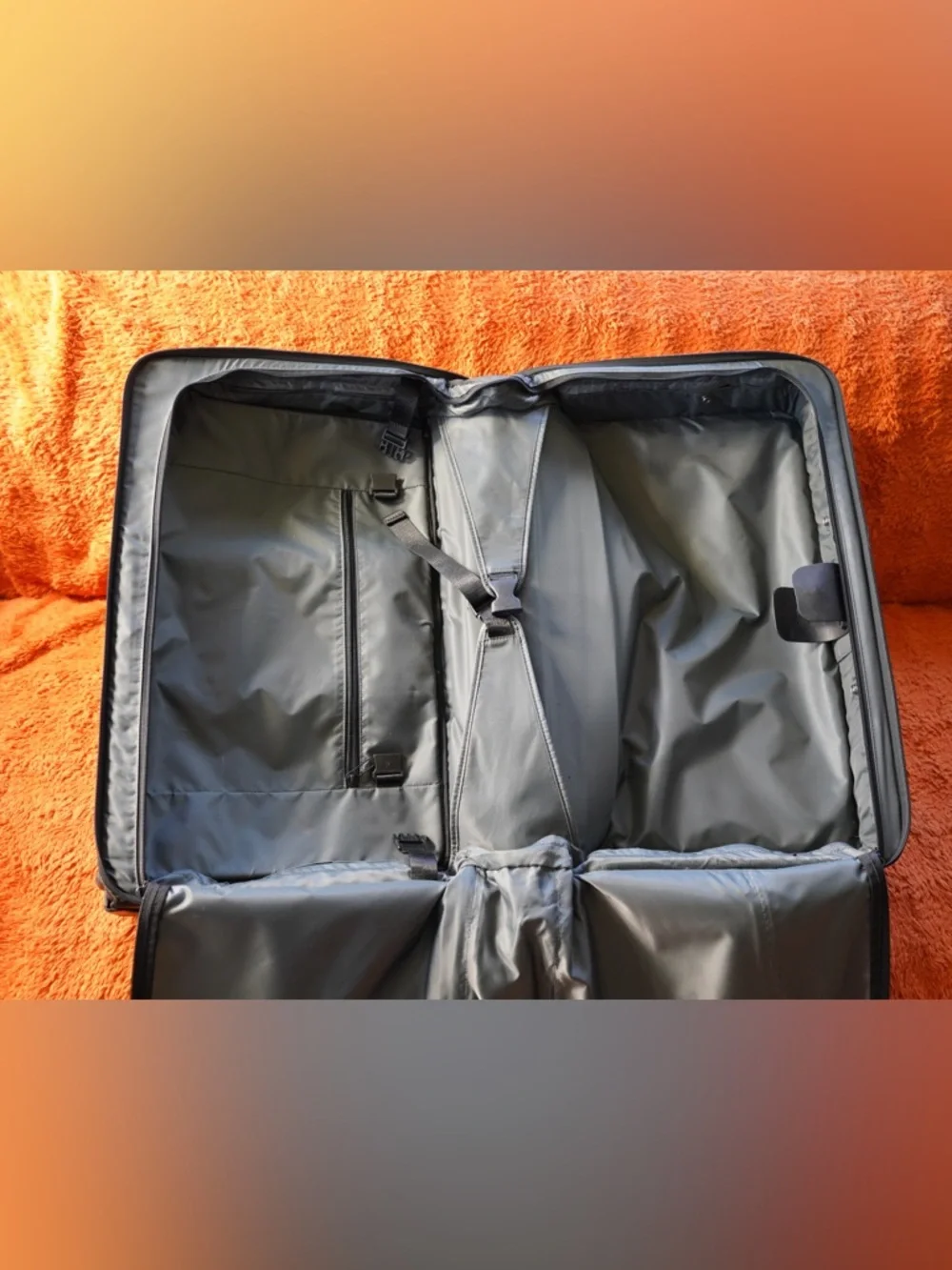 Tumi Tech Essential Gear 58030D Two Wheels Carry On Black 22”